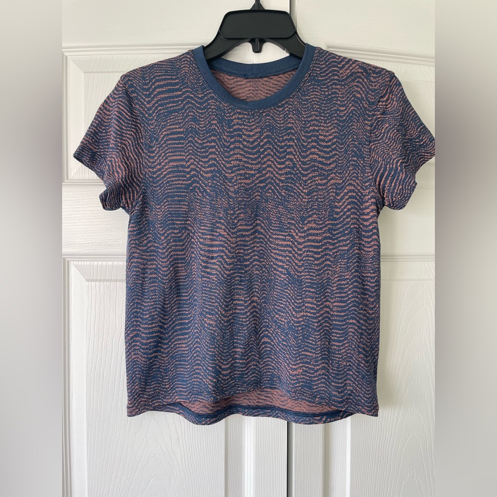 Lululemon Workout Shirt. Size: 4. Condition: Great